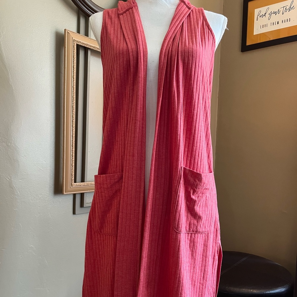 Isaac Mizrahi Live sleeveless long cardigan. Has hood and front pockets. NWOT